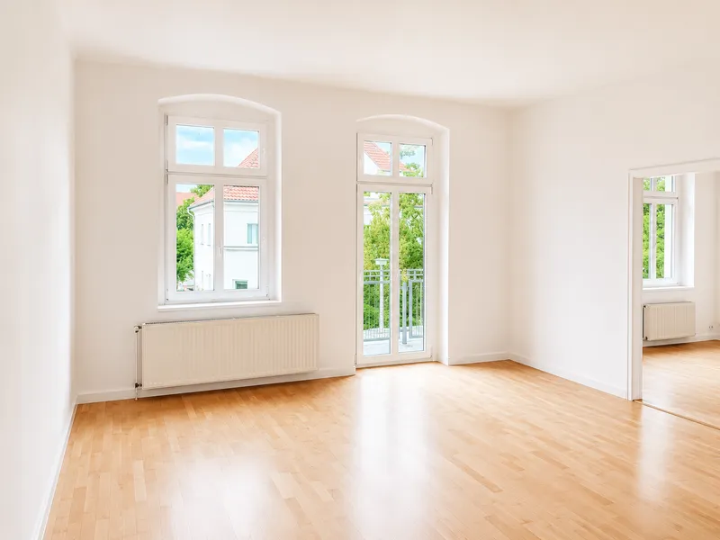 Großzügige 3-Zimmer-Altbauwohnung mit 2 Balkonen, Stellplatz und neuem Bad in Berlin-Mahlsdorf — photo 1